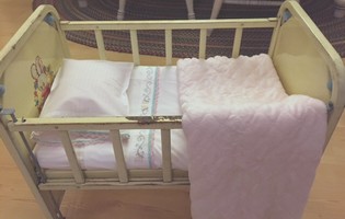 really nice vintage doll crib