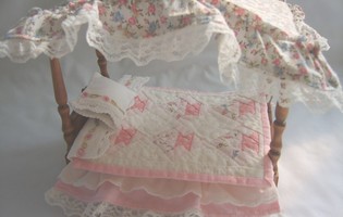 Dollhouse Miniature Quilt and Bedding